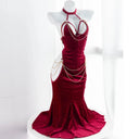 Vestido de lencería sexy con cuello halter, escote en la espalda, cadena y cola de pez