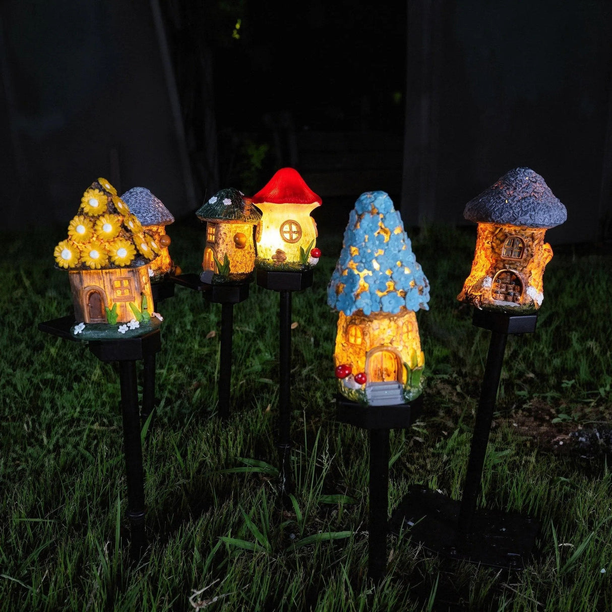 Solar Fairy-Tale Mushroom Cottage Garden Light